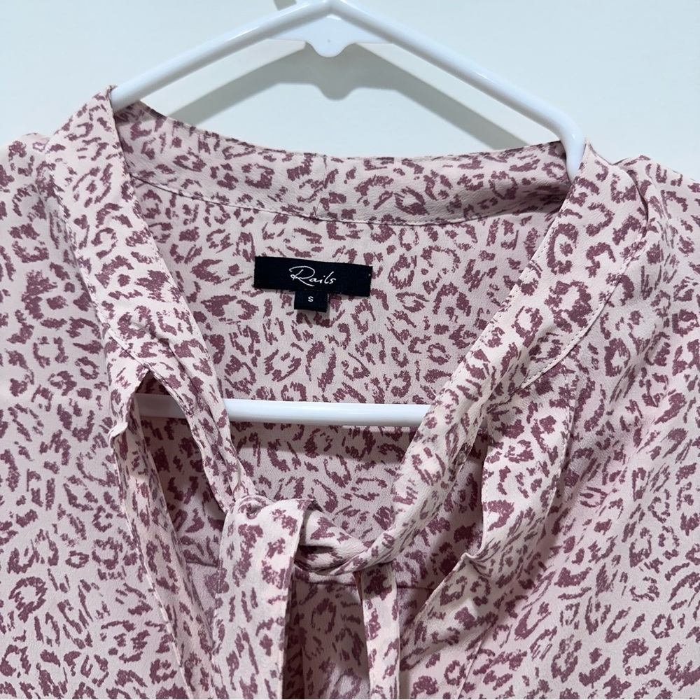 Rails colette blush cheetah long sleeve silk button down tie front pink small - Picture 7 of 9